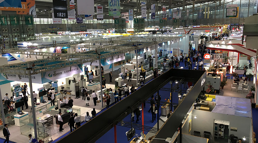 機械展現場